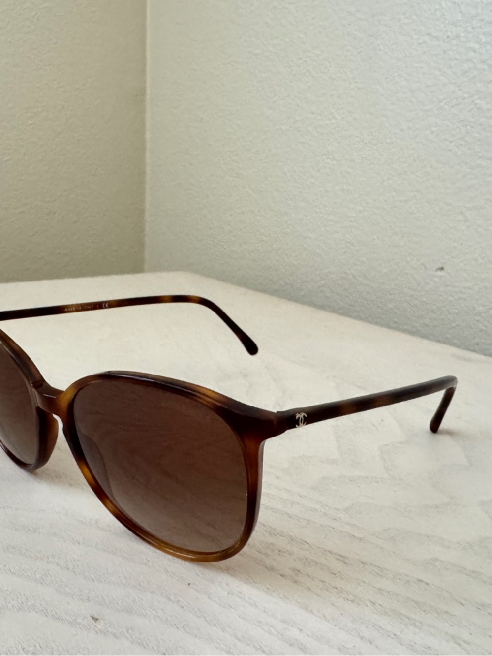 CHANEL Tortoiseshell Frame Sunglasses with Brown Lenses - Picture 2 of 4